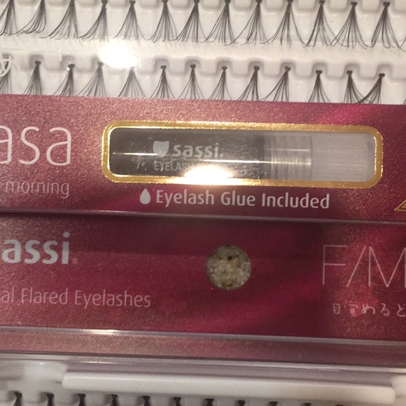 Lashes - Picture 3 of 5